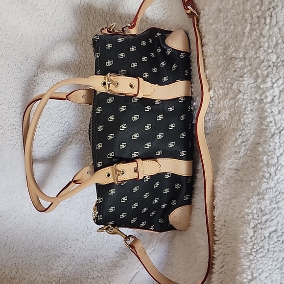 Dooney and bourke - Picture 3 of 4